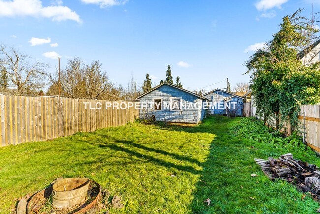 Building Photo - 717 S 2nd St