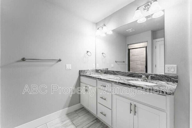 Building Photo - 410 Citation St