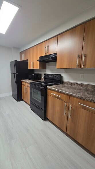 Building Photo - 5800 W Sample Rd