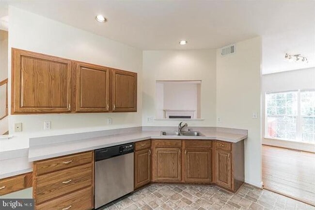 Building Photo - 5520 Jowett Ct