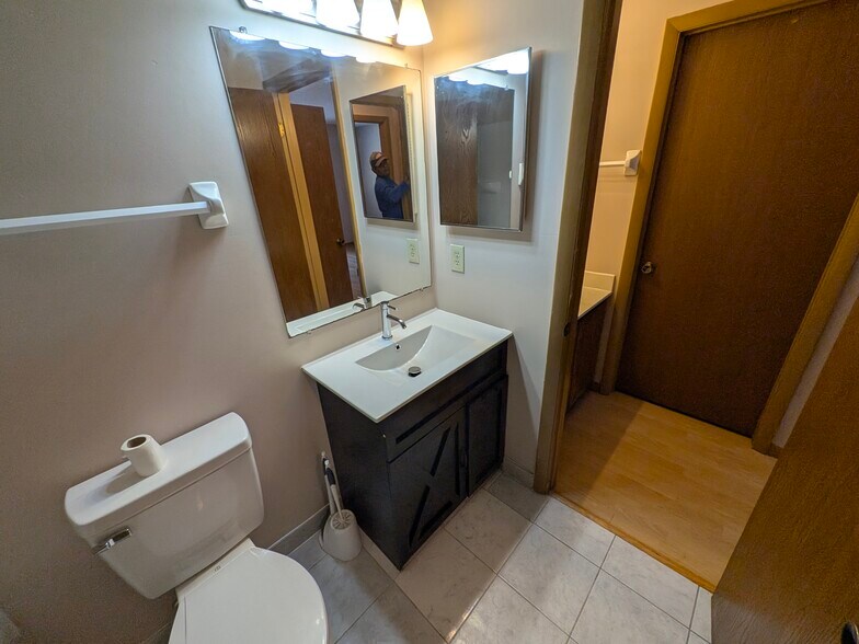 Building Photo - 2163 Hedgerow Rd