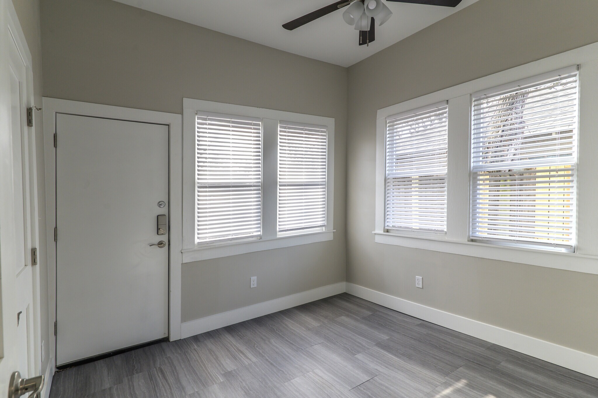 Building Photo - 4602 E Side Ave