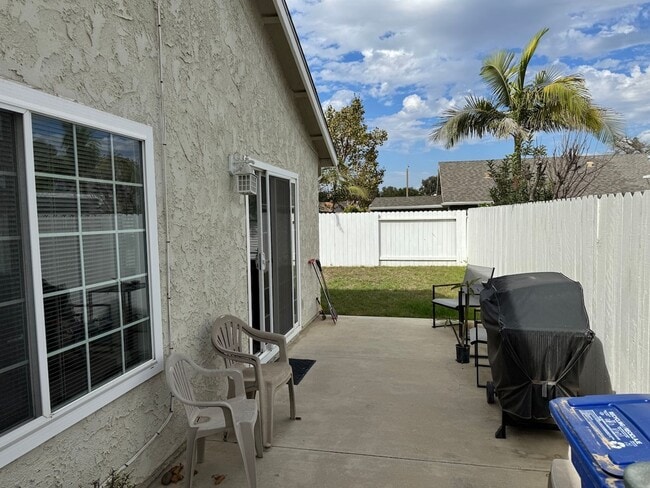 Building Photo - One story home in Camarillo's Mission Oaks area