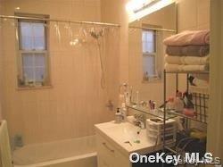 Building Photo - 102-40 67th Dr