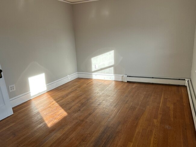 Building Photo - 21 Carney St