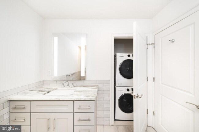 Building Photo - 33 Letitia St