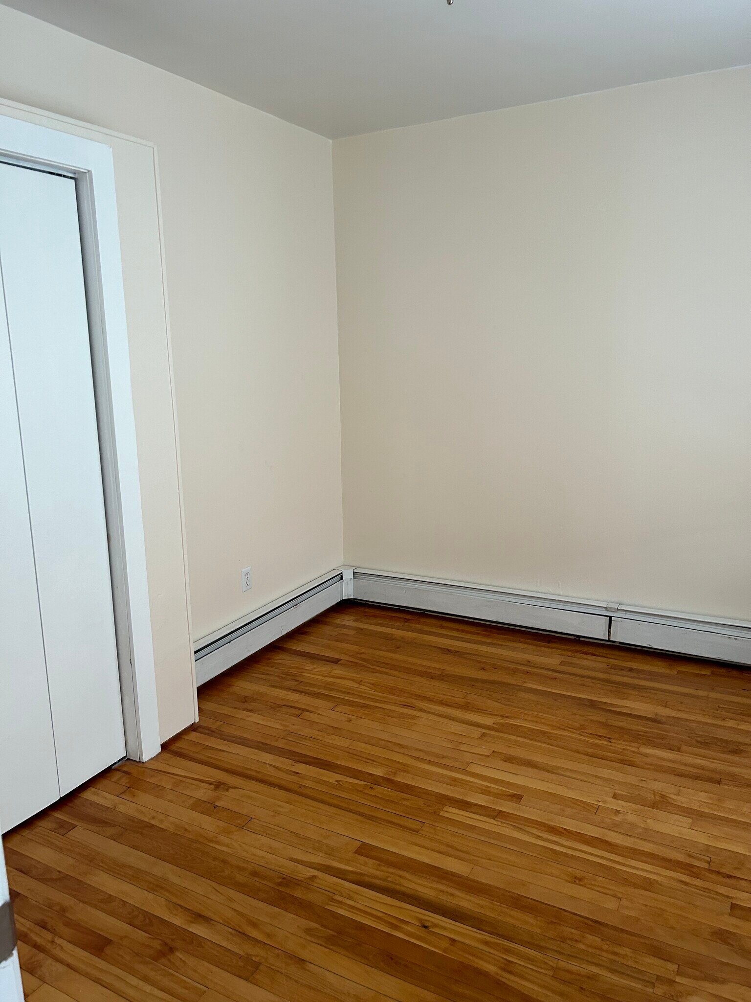 Bedroom - 6 Leon St