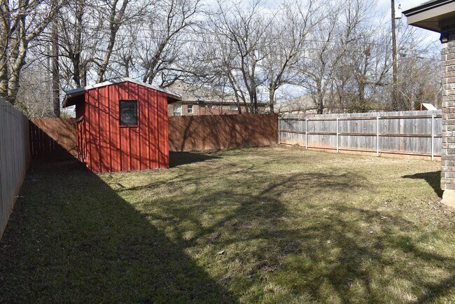 Building Photo - 1808 Seminole Cir