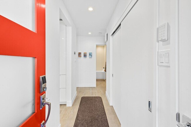 Building Photo - Stylish Condo in Desirable Alta Heights Neighborhood