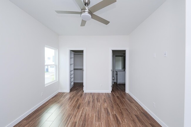 Building Photo - 7525 Cresta Bella St