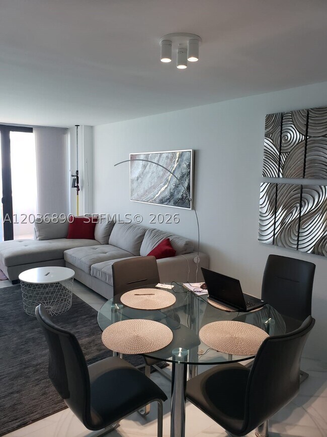Building Photo - 2555 Collins Ave