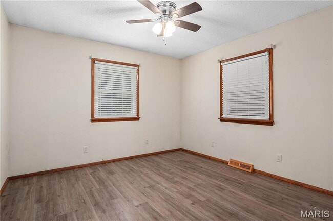 Building Photo - 107 Mark Trail Dr