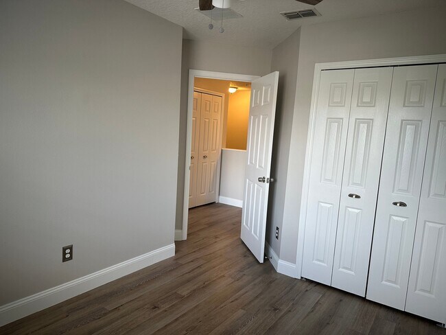 Building Photo - 1214 S Beach Cir