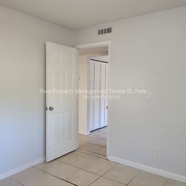 Building Photo - 8427 N 39th St