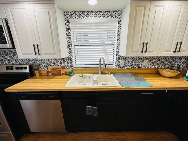 Building Photo - 12274 1st St W