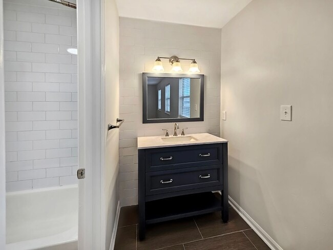 Building Photo - COMING SOON: Beautifully Updated 2/2.5 Townhome Near Truist Park