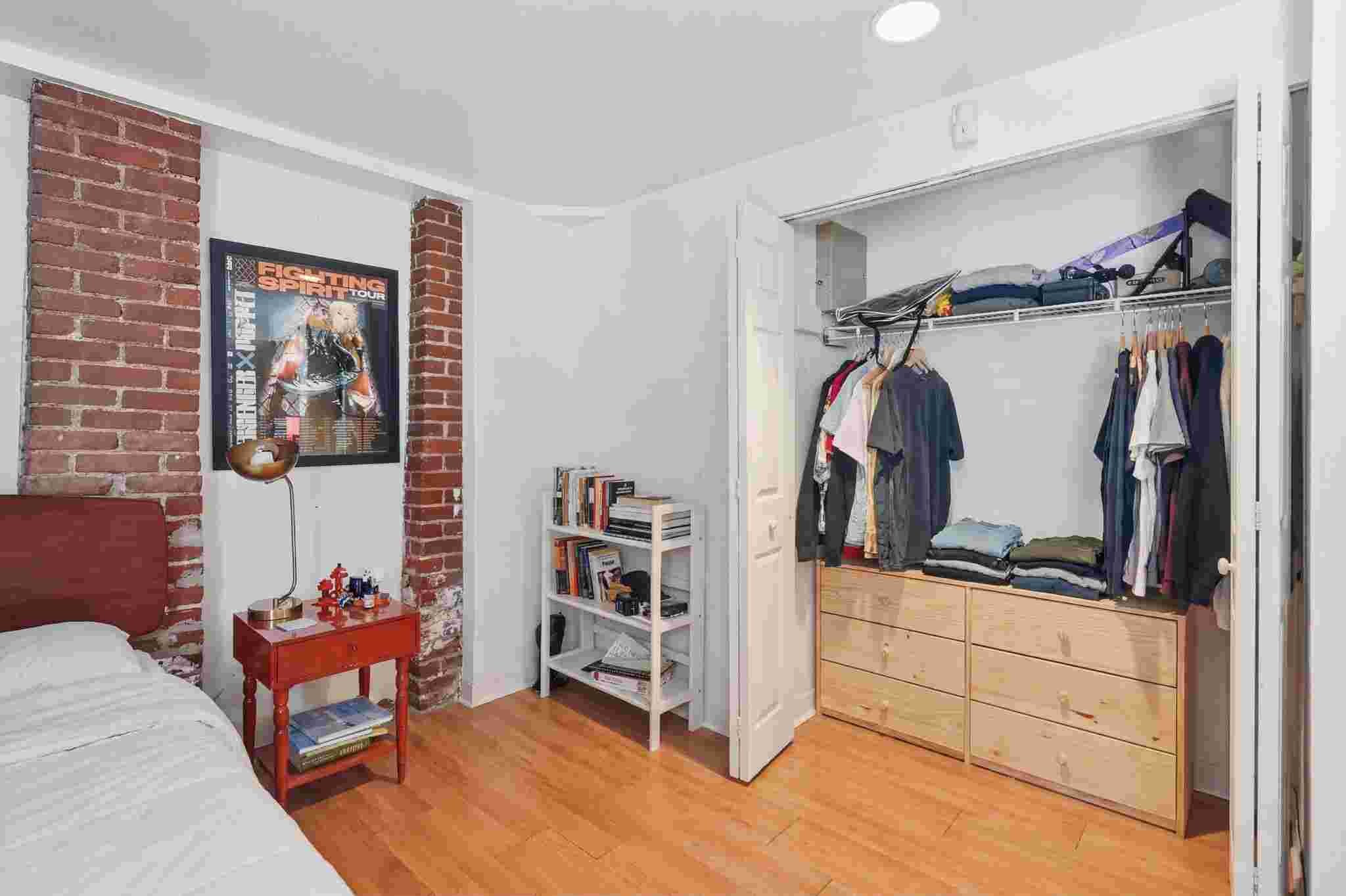 Building Photo - 103 Gainsborough St