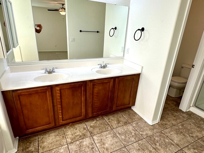 Building Photo - 971 S Deerfield Ln