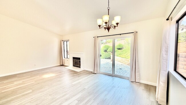Building Photo - Wonderful Split-level Home with Spacious B...