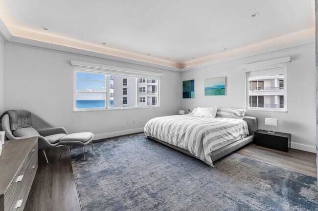 Building Photo - 4925 Collins Ave