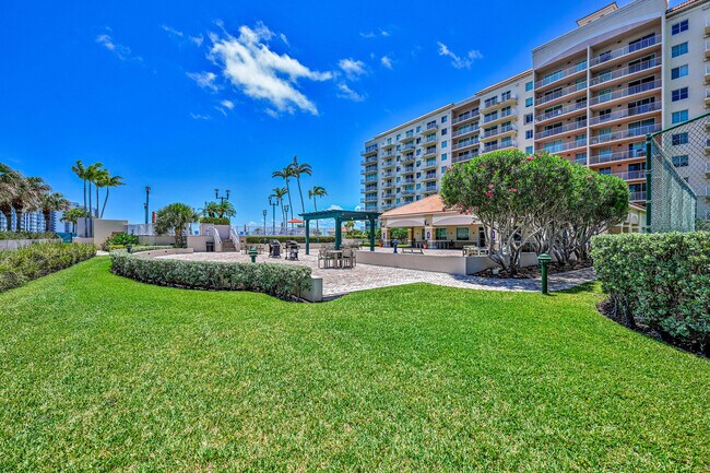 Building Photo - 3020 NE 32nd Ave