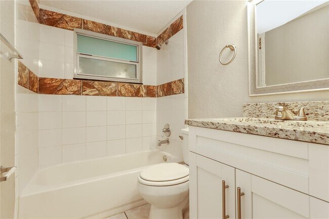 Building Photo - 9226 Rainbow Ln