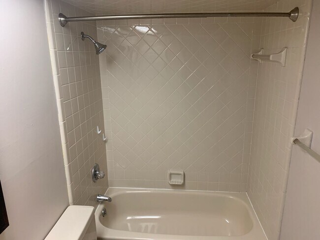 Building Photo - Eustis 2 Bed, 2 Bath Condo