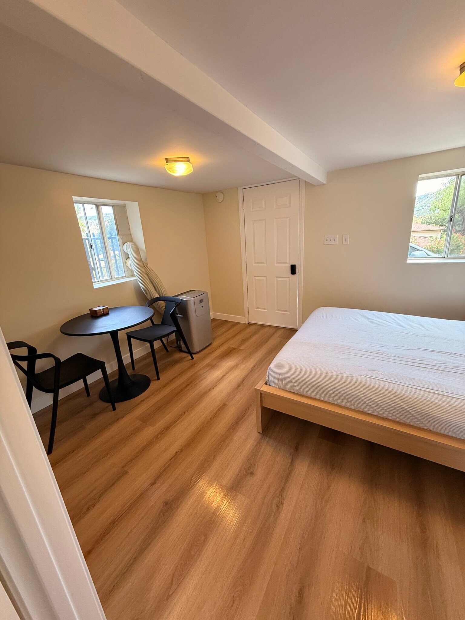 Building Photo - 1295 Foothill Dr