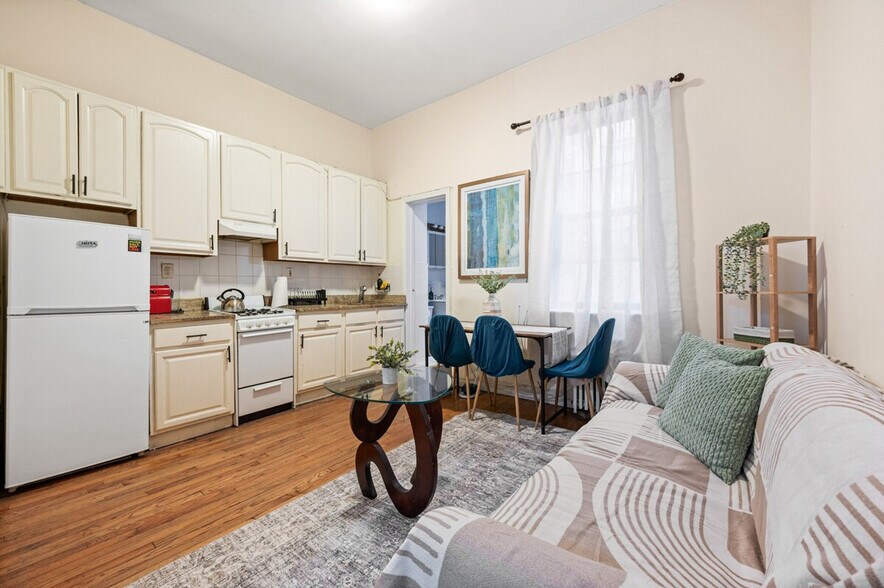 Building Photo - 639 2nd Ave