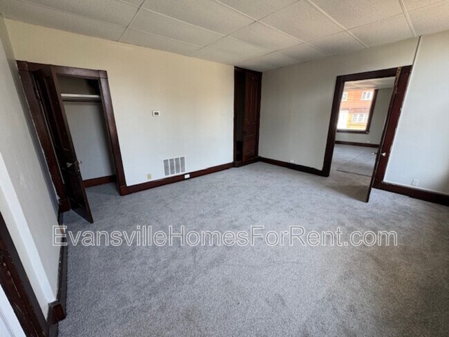 Building Photo - 3036 W Maryland St