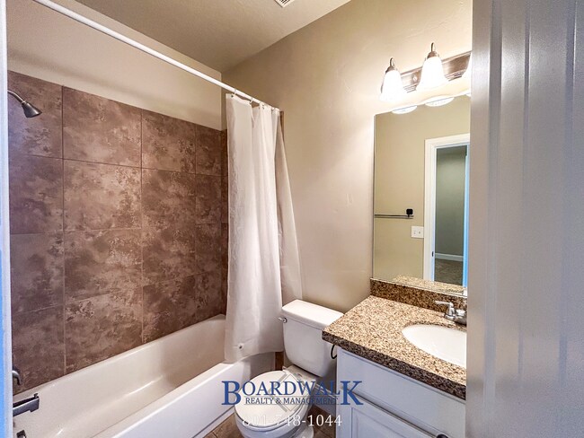 Building Photo - Spectacular 3 bed 2.5 bath in Highland