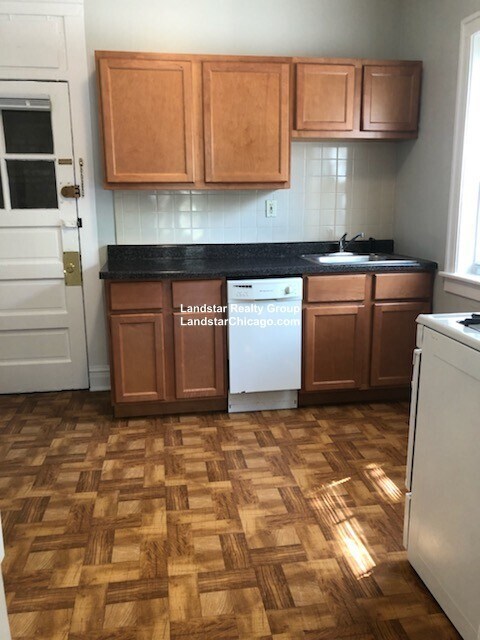 Building Photo - 736 Reba Pl