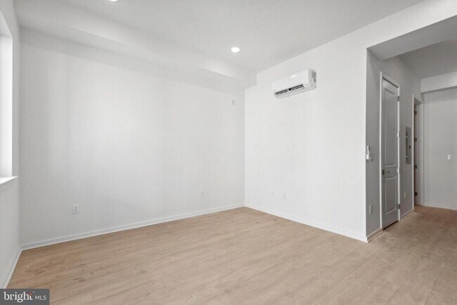 Building Photo - 225 N 12th St