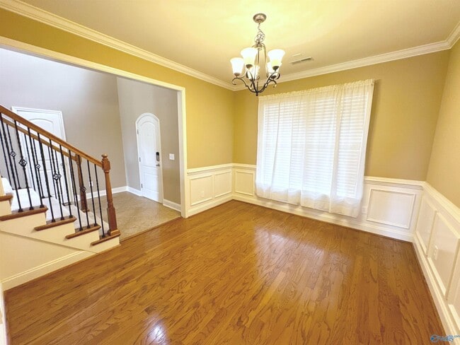 Building Photo - 126 Windridge Way SW