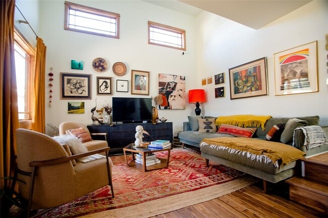 Building Photo - 405 S Park Dr