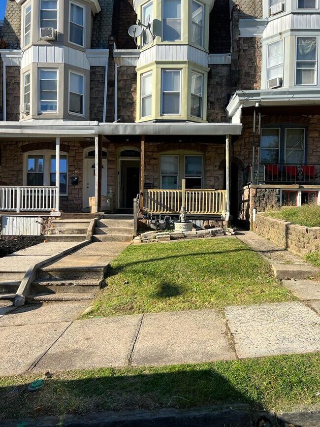 Building Photo - 1339 Good St