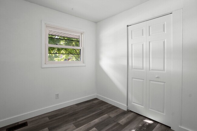 Building Photo - 2474 Thornton Dr