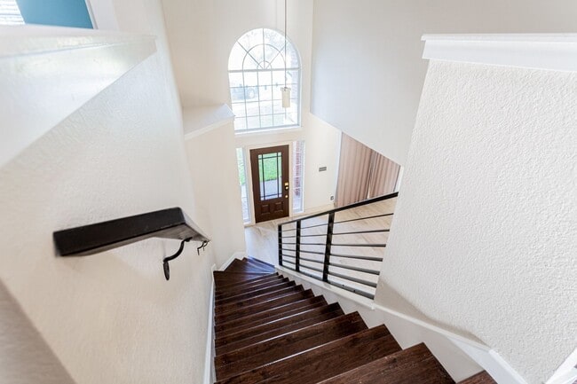 Building Photo - Gorgeous 4BR 2.5/BA Home with White Kitchen & Tree-Filled Yard