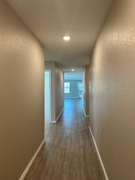 Building Photo - 9951 Flax Ml Dr