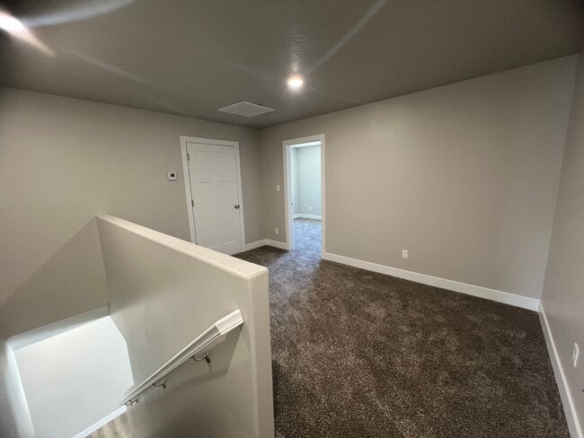Building Photo - Ready To Move in! New 2 Bed 3 bath!