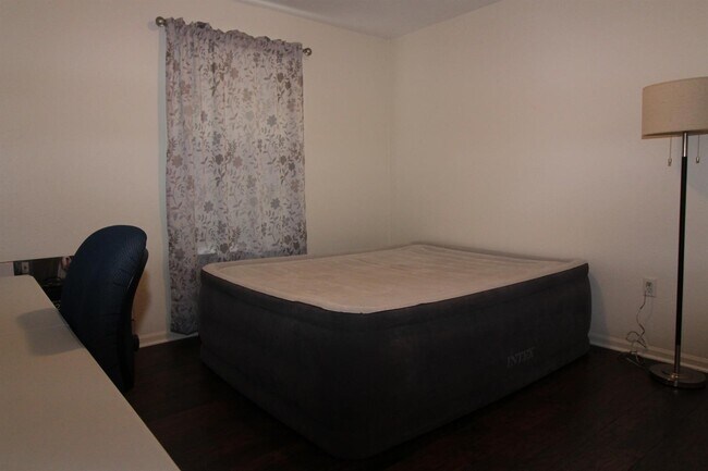 Building Photo - 1396 Heatherwood Ln