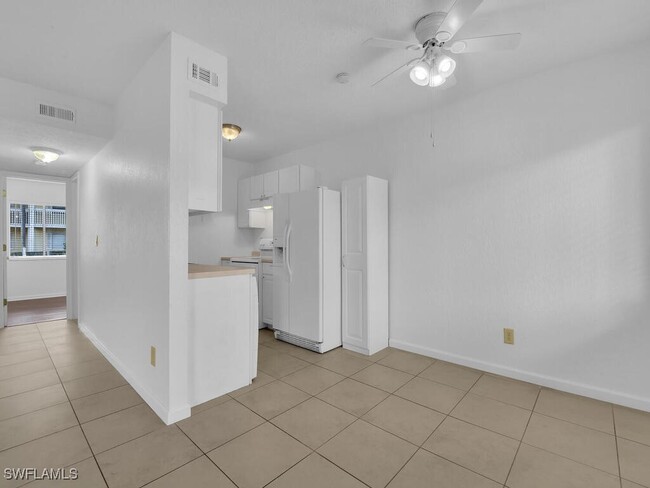 Building Photo - 4617 Bayshore Dr