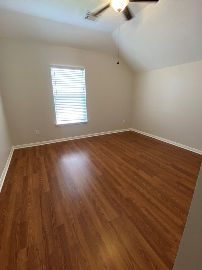 Building Photo - 2111 Emerald Cove Dr