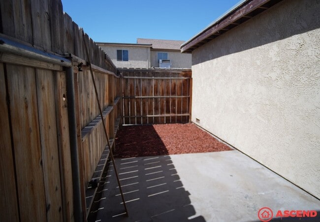 Building Photo - Cute Apartment Located in the Southwest!