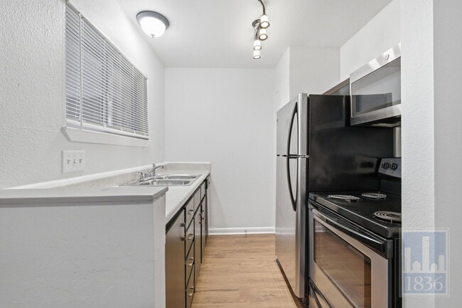 Building Photo - 1514 Parker Ln