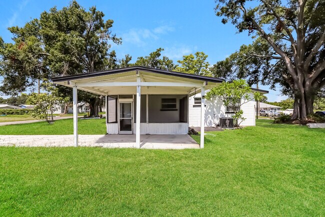 Building Photo - 701 NE 11th Ave