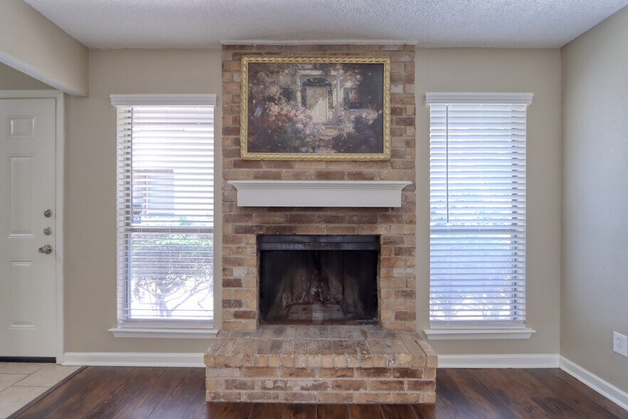 Building Photo - 707 Harbour Town Dr