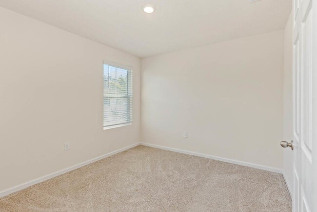 Building Photo - Silver Leaf townhouse w/ Office!