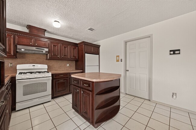 Building Photo - 5206 Olana Dr
