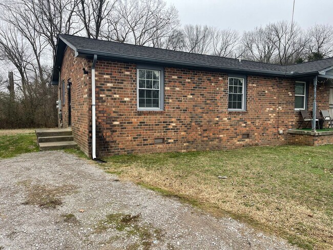 Building Photo - 2 bd 1 ba duplex in a Great Location